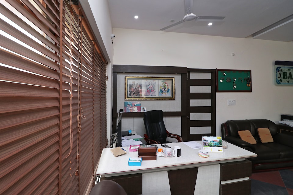 SPOT ON 38778 बस्सी होटल, Hamirpur city, हमीरपुर