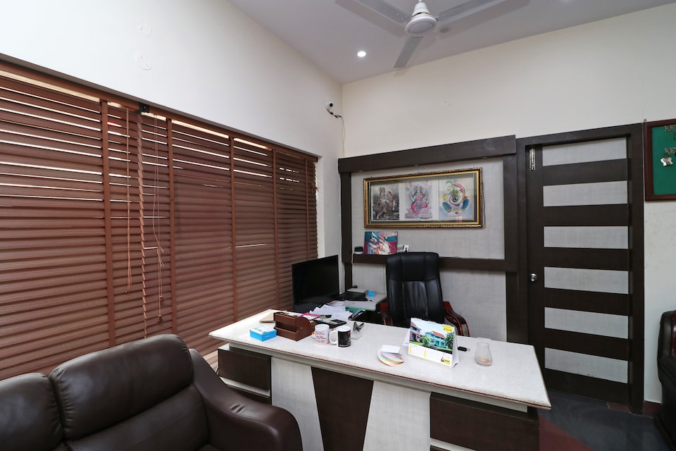 SPOT ON 38778 बस्सी होटल, Hamirpur city, हमीरपुर