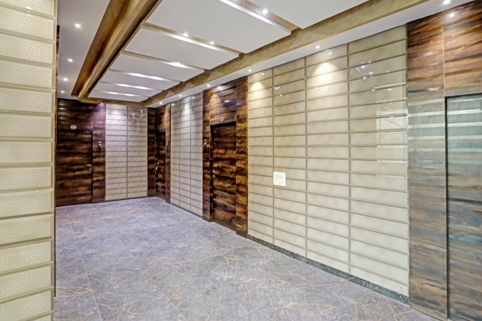 Collection O 38781 Anand Dham, Banke Bihari Mandir Vrindavan, Vrindavan