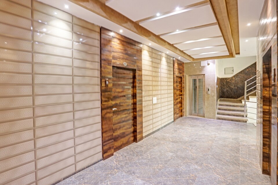 Collection O 38781 Anand Dham, Banke Bihari Mandir Vrindavan, Vrindavan