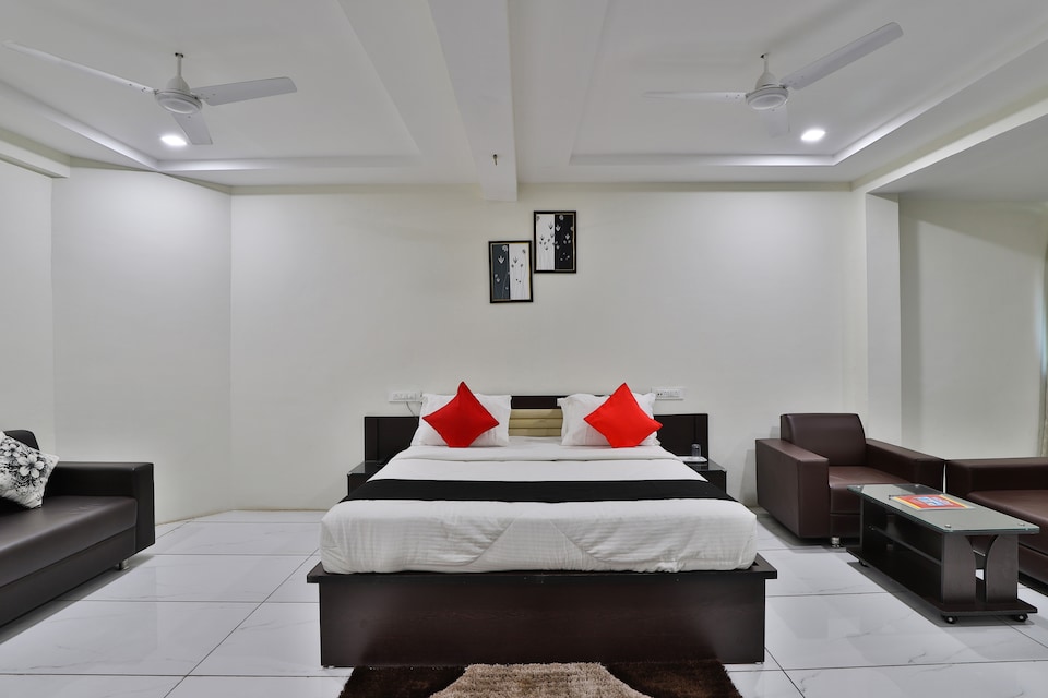 Capital O 38789 Hotel Stay Plus, Mehsana, Mehsana