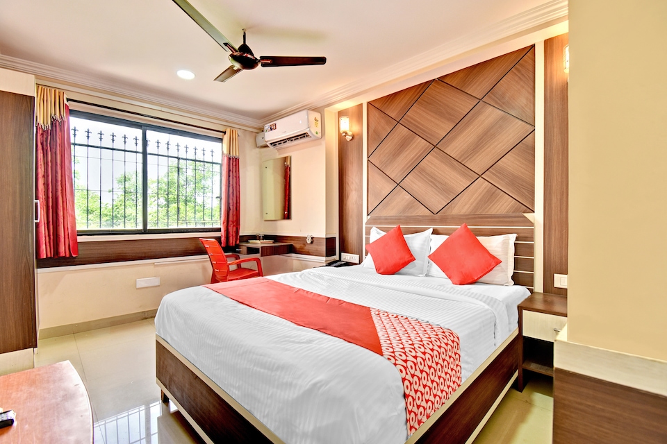 Hotel O Sri Sai Comforts, Majestic Bangalore, Bangalore