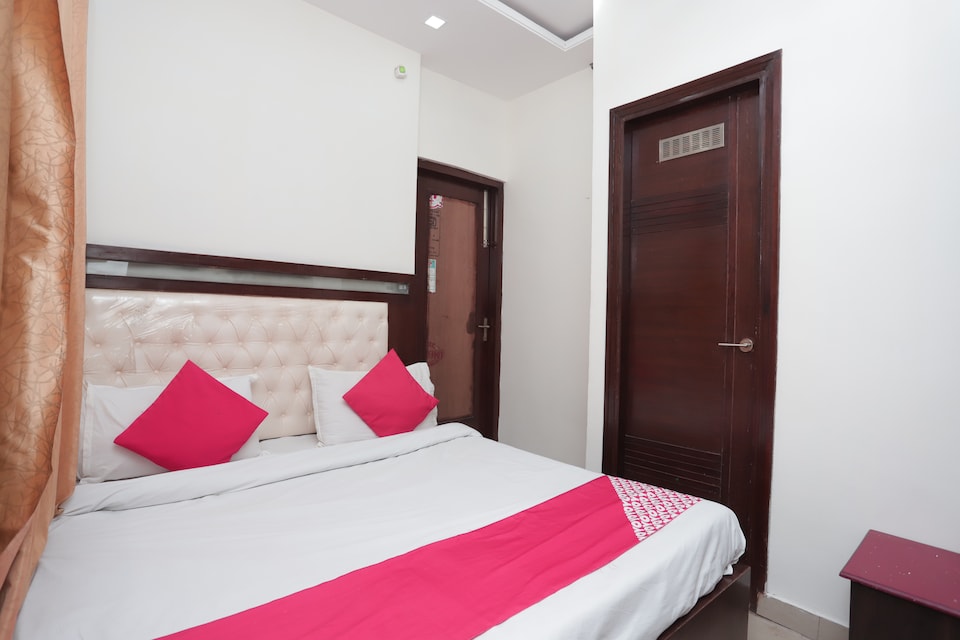 OYO 38824 Atithi Palace, Saharanpur, Saharanpur