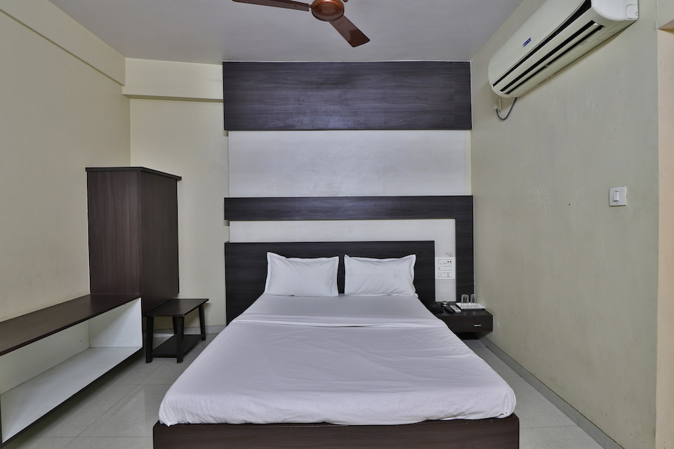 SPOT ON 38838 Hotel Darshan, Kadodra Surat, Surat