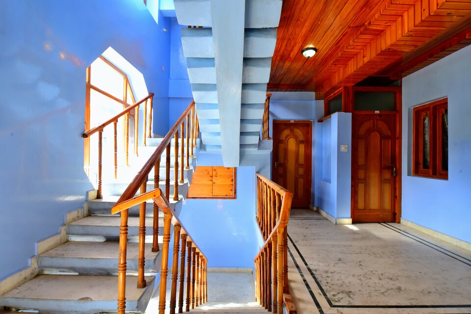 Capital O 38846 Varsha Inn, Naggar Road, Manali