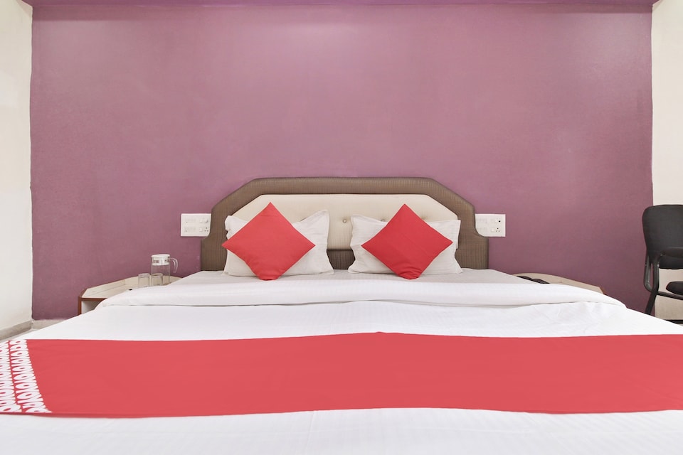 OYO 38849 Hotel Pooja Residency, Satara, Satara