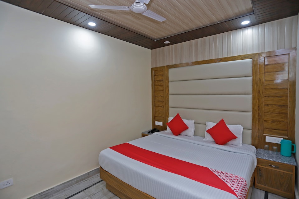 OYO 39066 Hotel Star View, Mall Road Mussoorie, Mussoorie