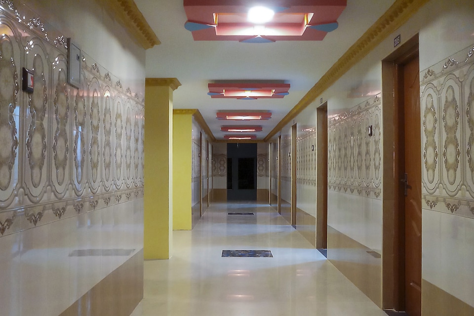 OYO 39293 New City Tower Residency, Tiruchendur Temple, Tiruchendur