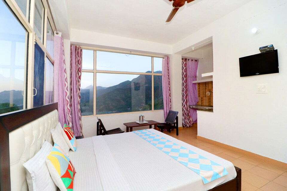 OYO Home 39310 Spacious Studio Stay Panog, Shoghi, Shimla