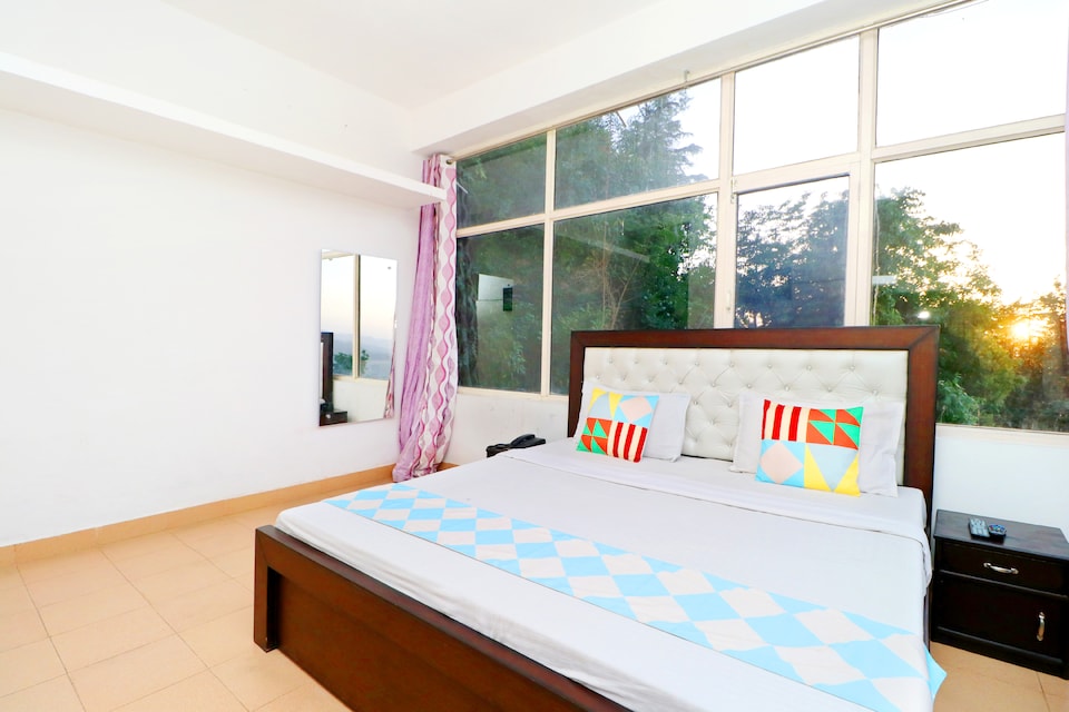 OYO Home 39310 Spacious Studio Stay Panog, Shoghi, Shimla