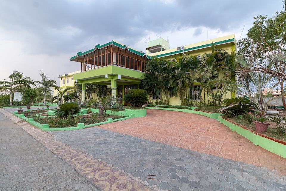 OYO 39320 Subarya Resort, Tirunelveli New Bus stand, Tirunelveli