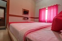 OYO 39325 The New Pepperland