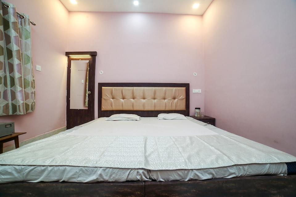 SPOT ON 39336 Ashirvad Gh, Sarnath Varanasi, Varanasi