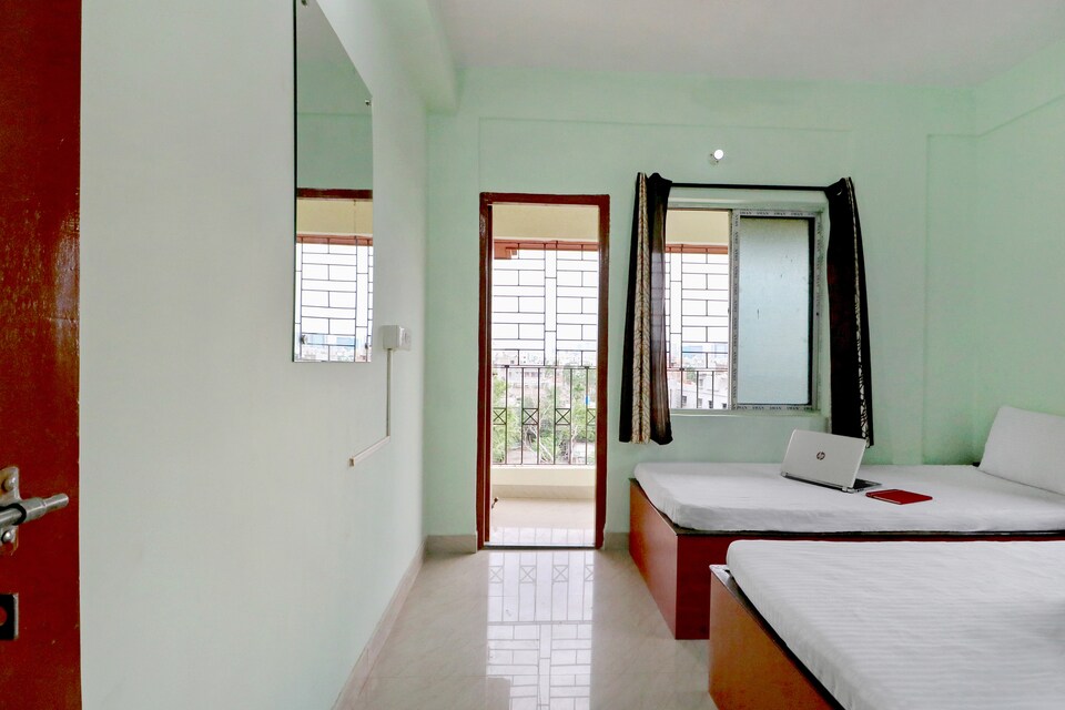 OYO LIFE KOL1057 Newtown, Rajarhat Kolkata, Kolkata