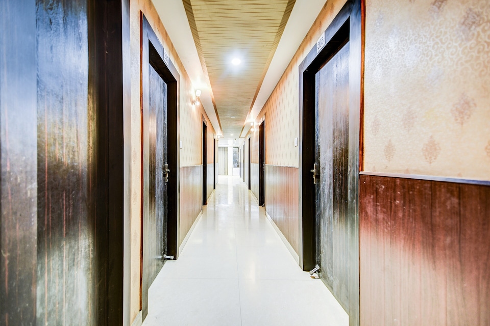 Capital O Hotel Royal Palace, Sultanpur, Sultanpur