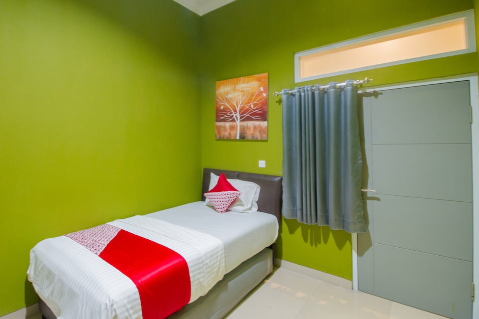 OYO 871 Aira Costel, Cianjur Kota, Cianjur