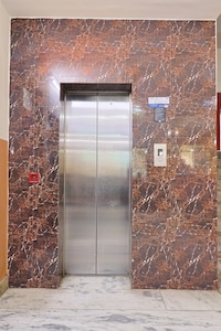 OYO 381 Hotel Pashupati Plaza