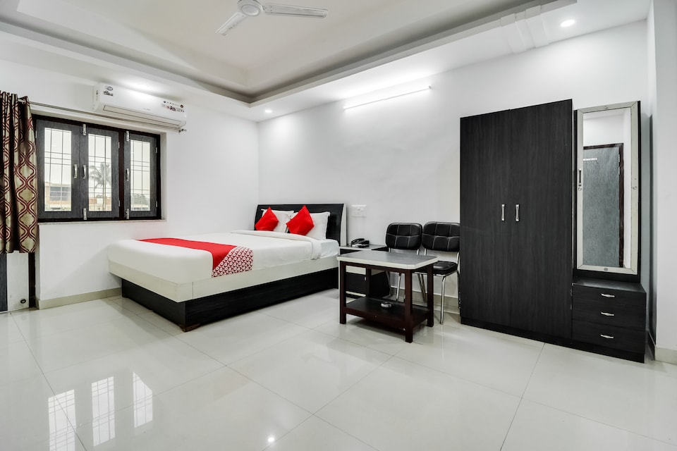 OYO 39393 P G Viraj's, Koderma, Koderma