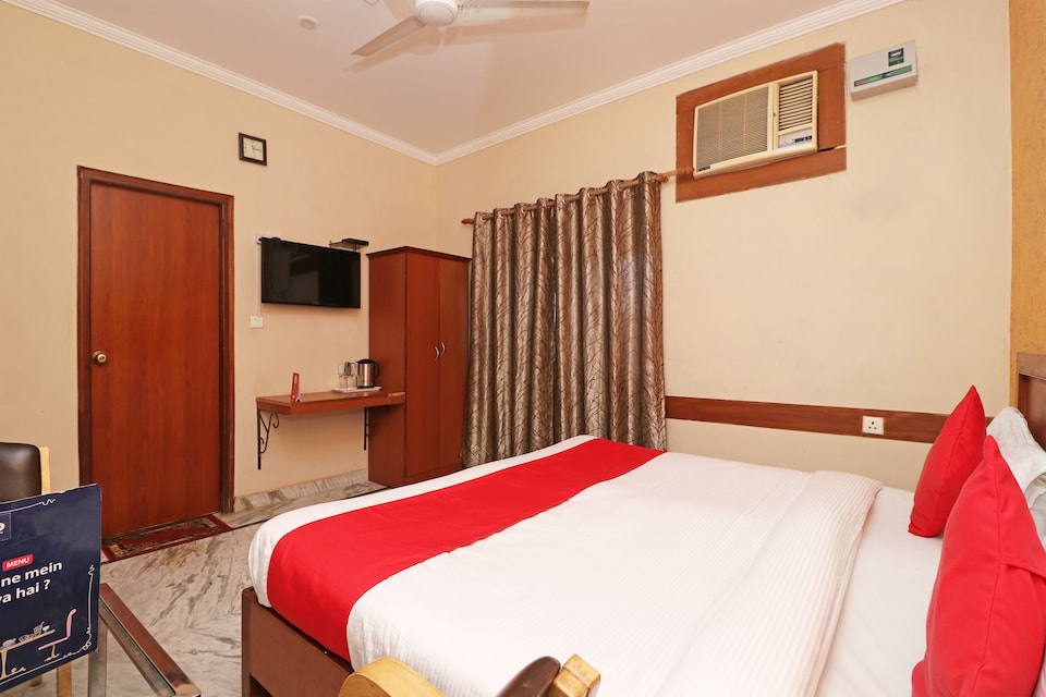 OYO 3725 near Kaulagarh Road, Chakrata Road Dehradun, Dehradun