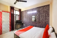 OYO Diamond Swift Near Botanic Garden Of Indian Republic