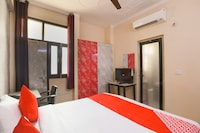 OYO Diamond Swift Near Botanic Garden Of Indian Republic