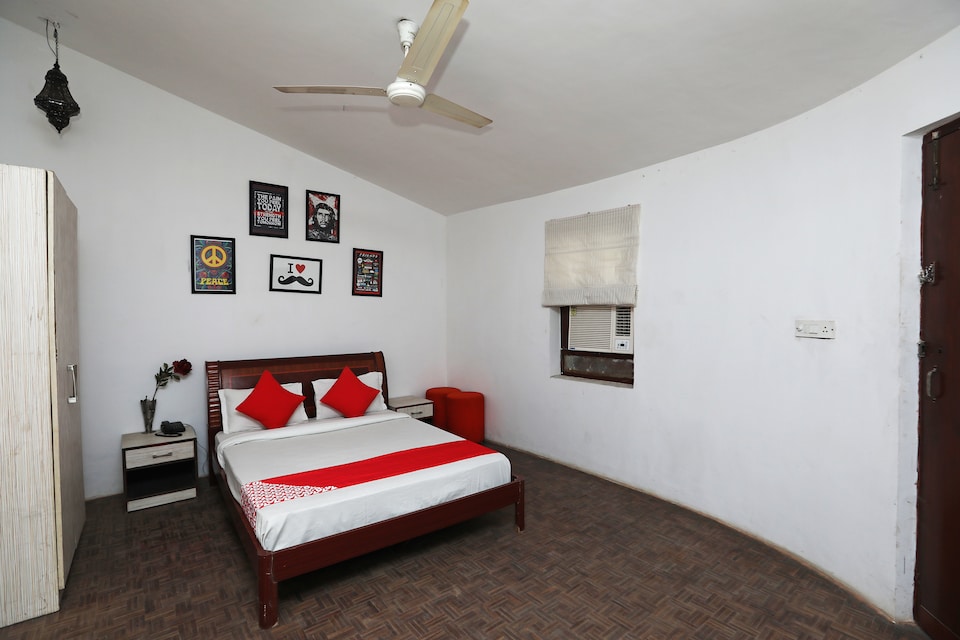 OYO 39430 96-c, Saket Delhi, Delhi