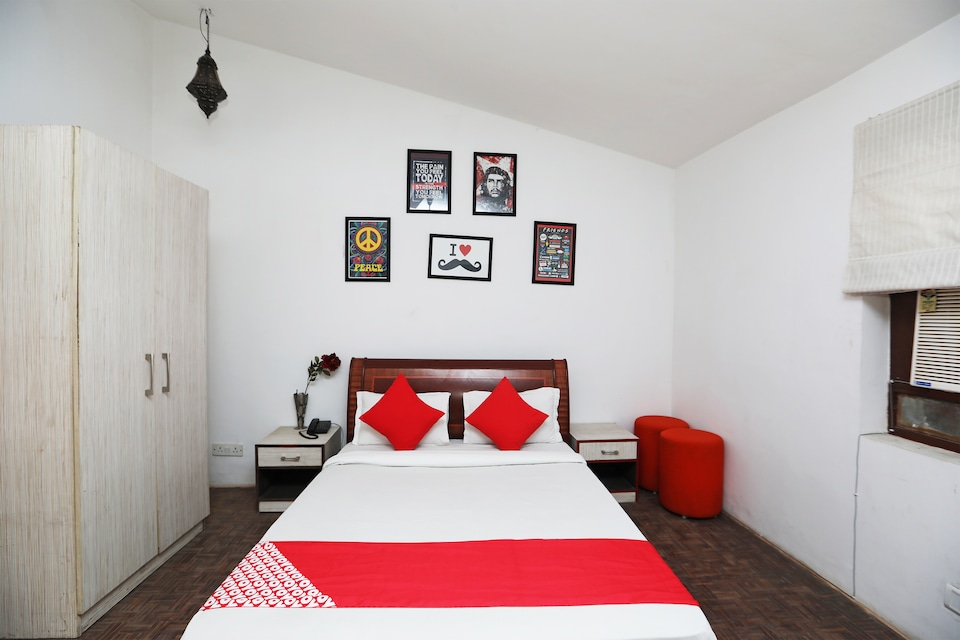 OYO 39430 96-c, Saket Delhi, Delhi