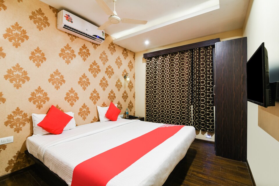 OYO 39434 Sri Balaji International, Vellore, Vellore