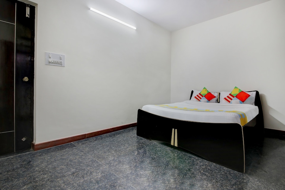 OYO 39443 Home Nivedita House, Yehalanka Bangalore, Bangalore