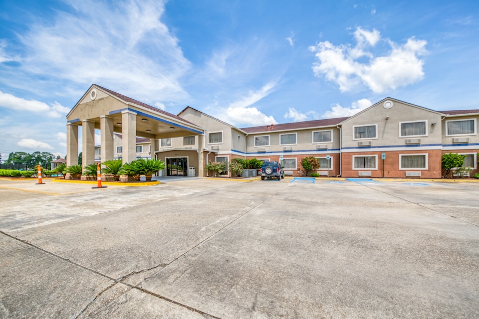 Book Hotel Donaldsonville, LA from $61 - OYO Hotels