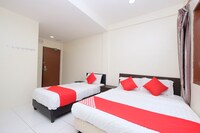 OYO 1104 Q Hotel