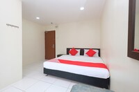 OYO 1104 Q Hotel