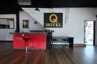 OYO 1104 Q Hotel