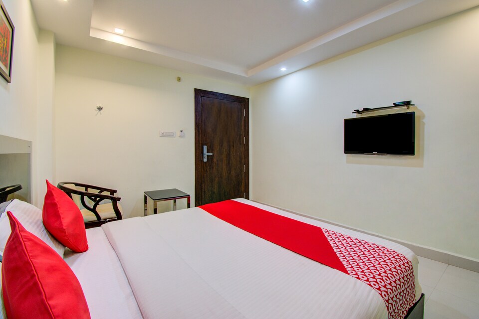 OYO 39472 HOTEL RAMG, Governorpet Vijayawada, Vijayawada