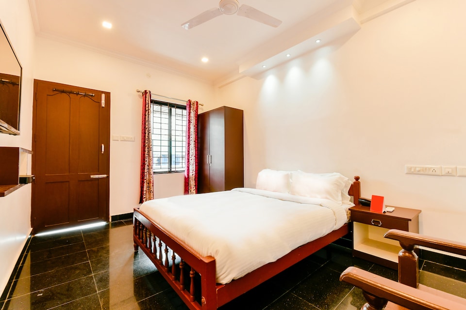 SPOT ON 39480 Vattekad Tourist Home, Infopark Kochi, Kochi