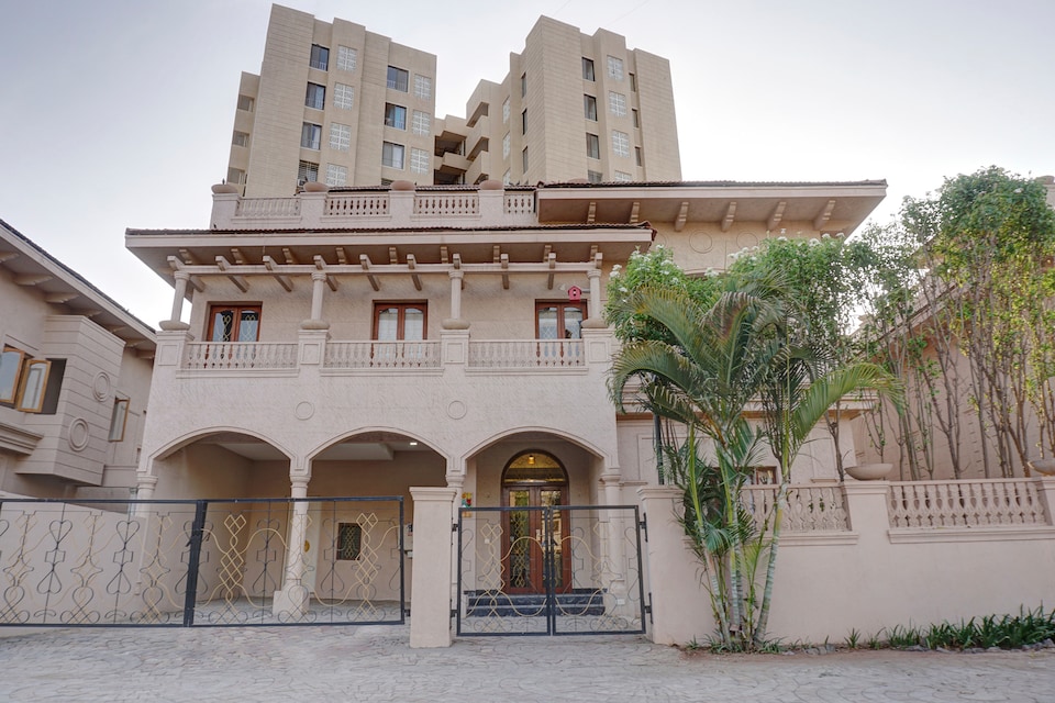 OYO Home Luxe 39502 Elite Stay Near Seasons Mall, Kharadi Pune, Pune