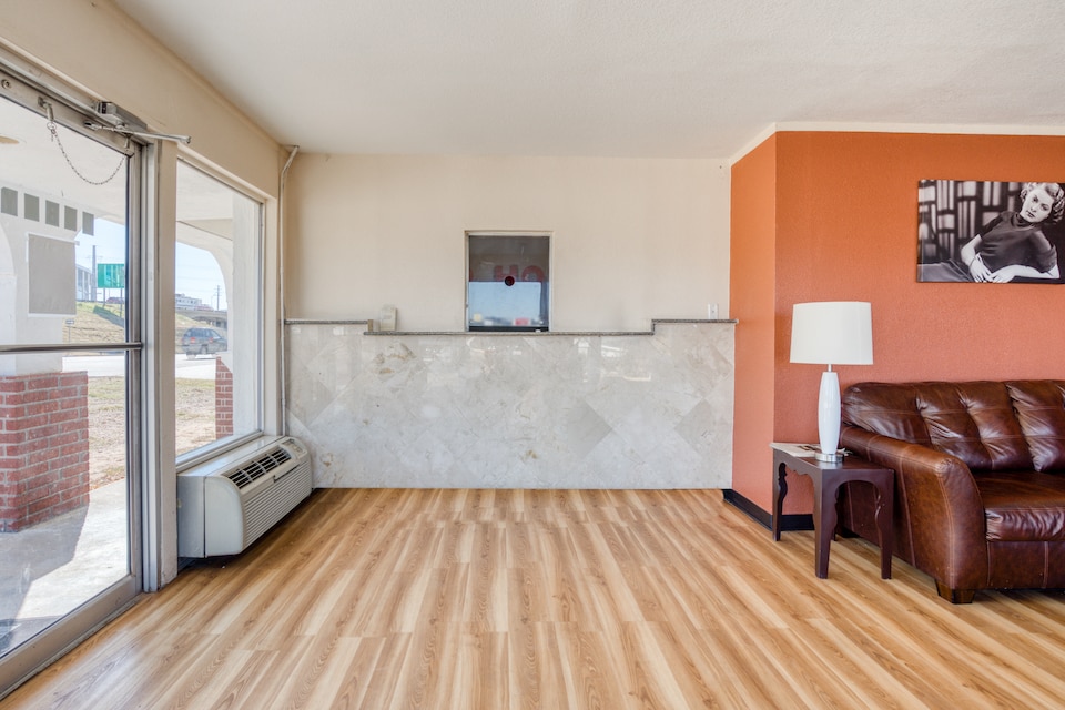 OYO Hotel Waco University Area/ I-35, C76701, Waco TX