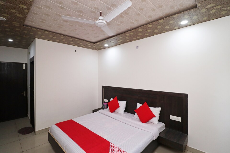 OYO 39524 Mahavir Regency, Katra, Katra
