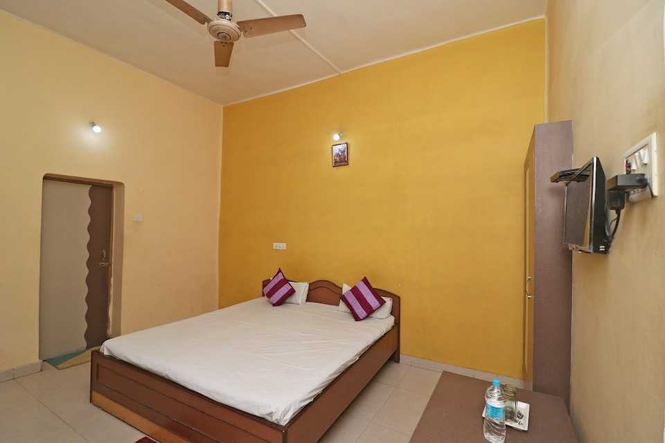 SPOT ON 39527 Hotel Saraogi, Gaya, Gaya