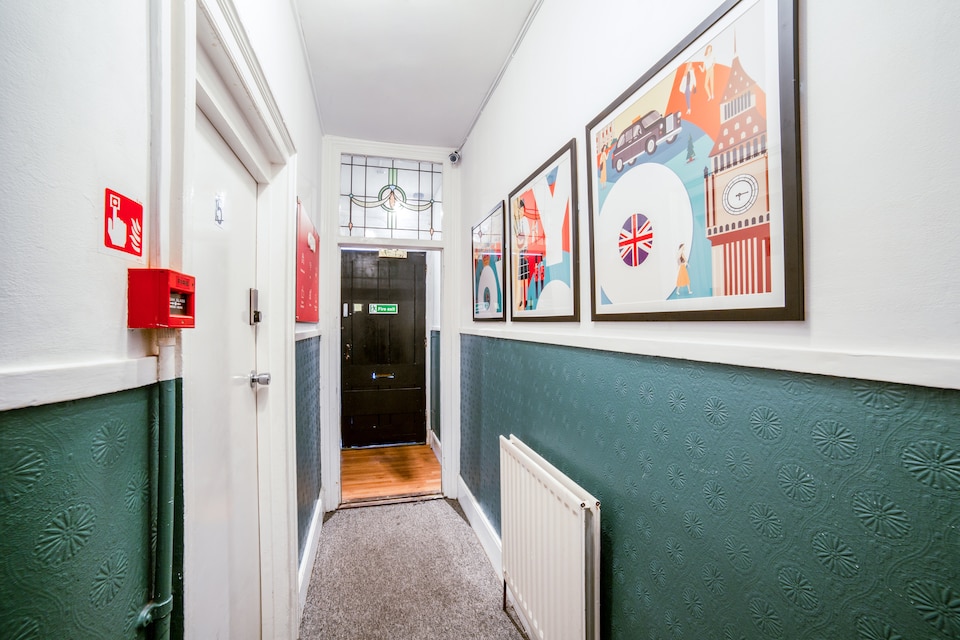 OYO Russell Guest House, Brighton, Brighton