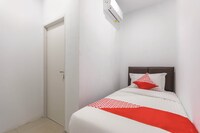 OYO 907 Wisma Cakung