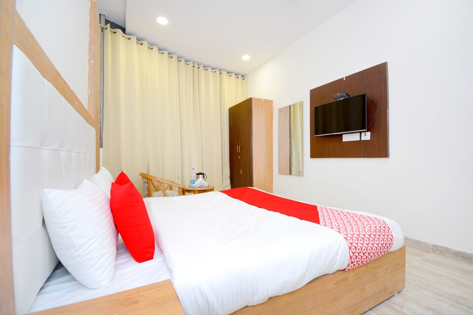 OYO 39569 Hotel Lazeeno, Zirakpur, Zirakpur