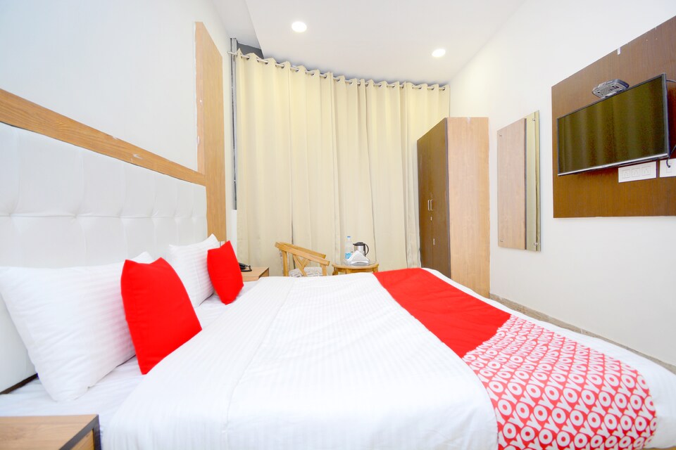 OYO 39569 Hotel Lazeeno, Zirakpur, Zirakpur