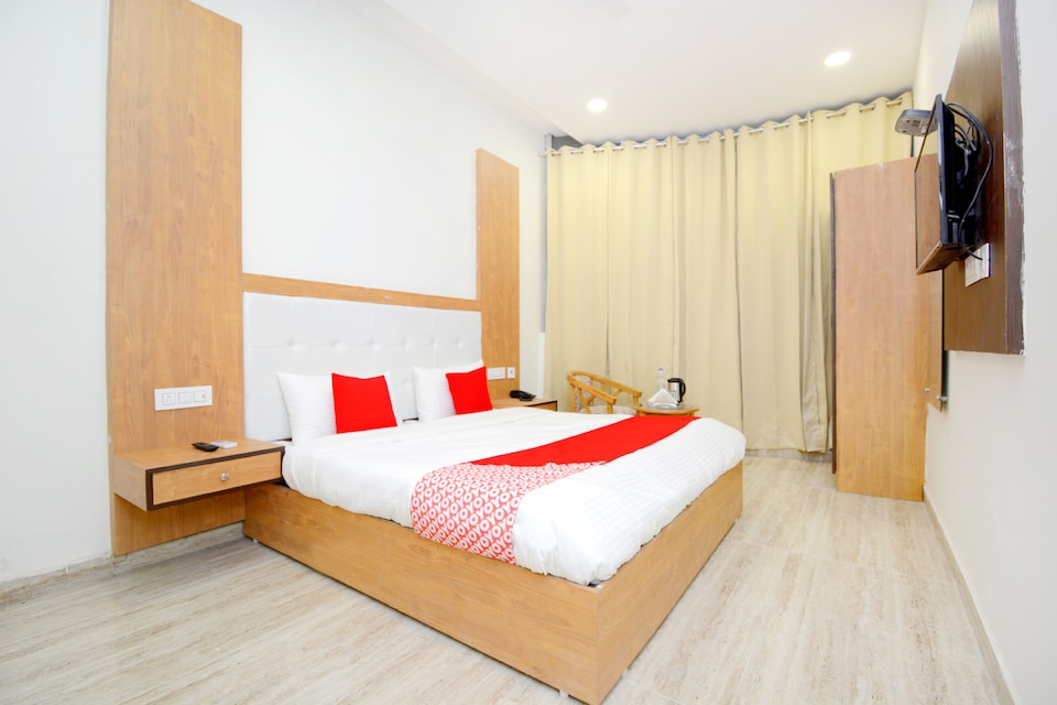 OYO 39569 Hotel Lazeeno, Zirakpur, Zirakpur