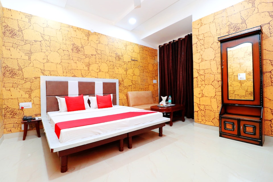 OYO 39596 Royal Hotel And Restaurant, Malout, Malout