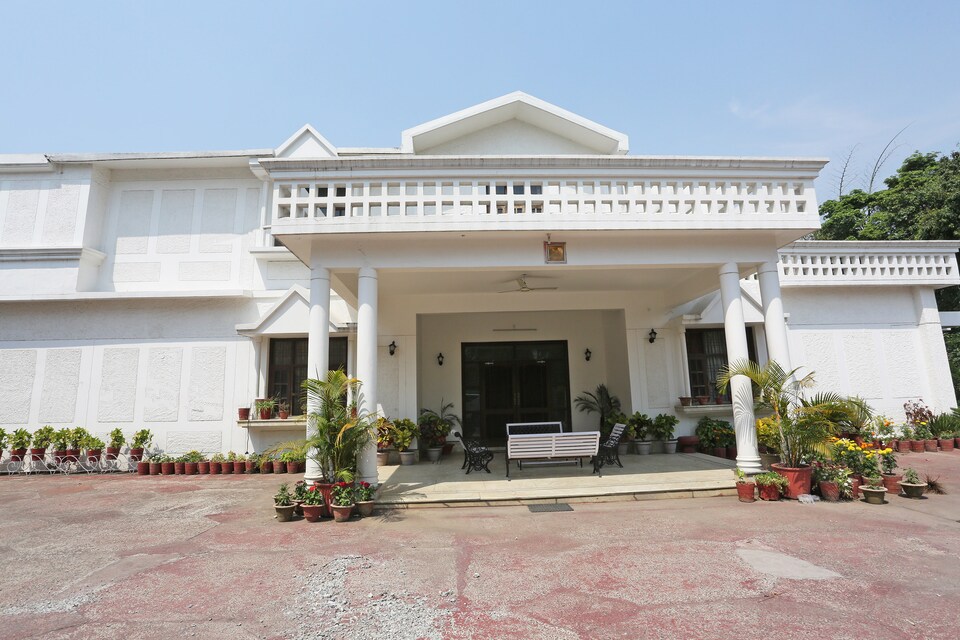OYO 39603 Tirupati House, Dehradun Railway Station, Dehradun