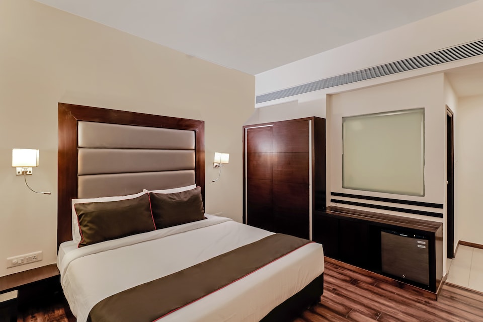 Collection O 39612 Veronica Hotel, Alkapuri Vadodara, Vadodara