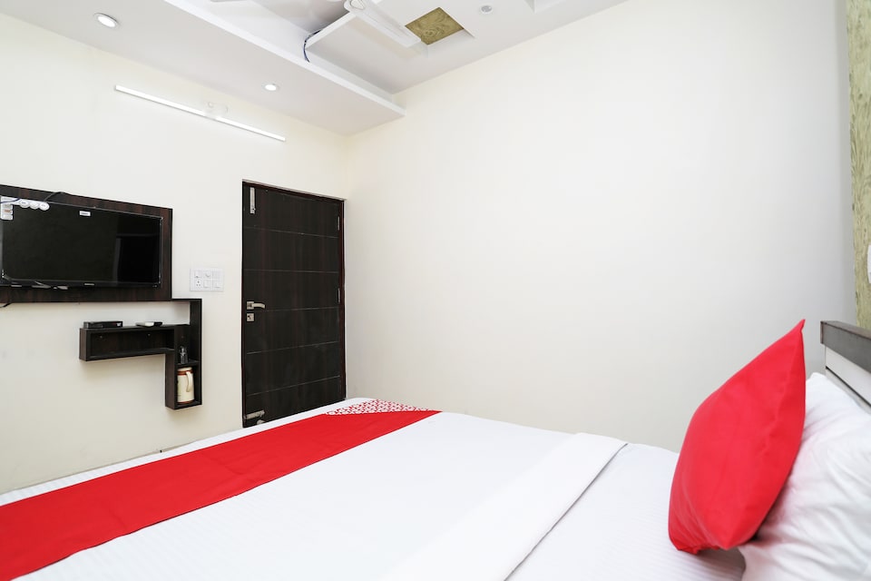 OYO Flagship Nivri Palace, Aligarh, Aligarh