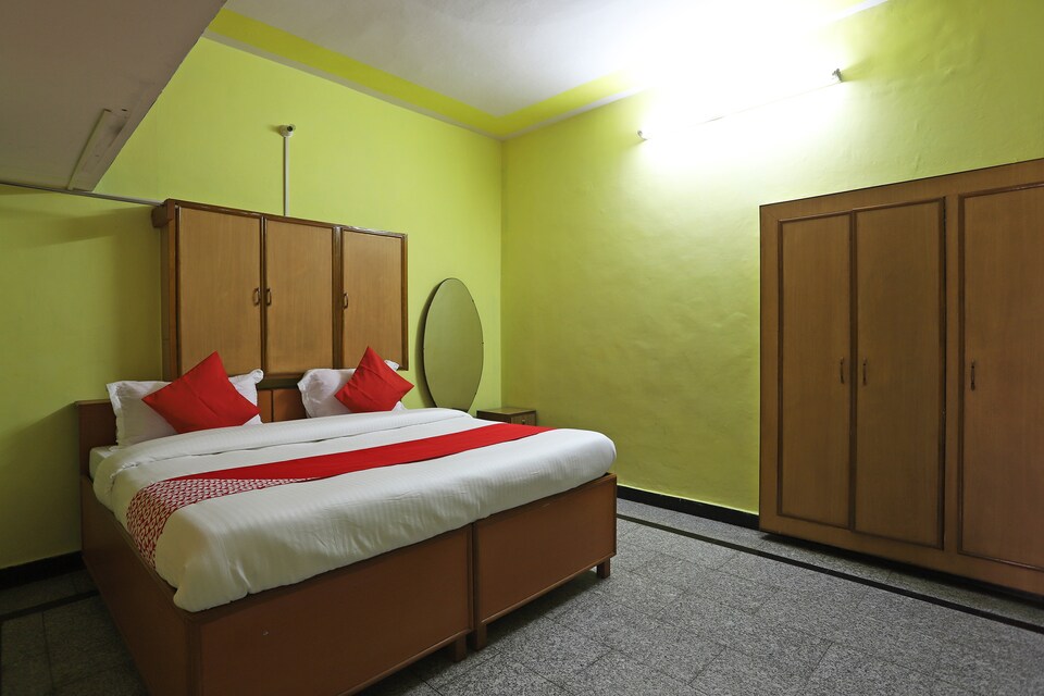 OYO Maheshwari Residency Near Model Town Metro Station, North Delhi, Delhi