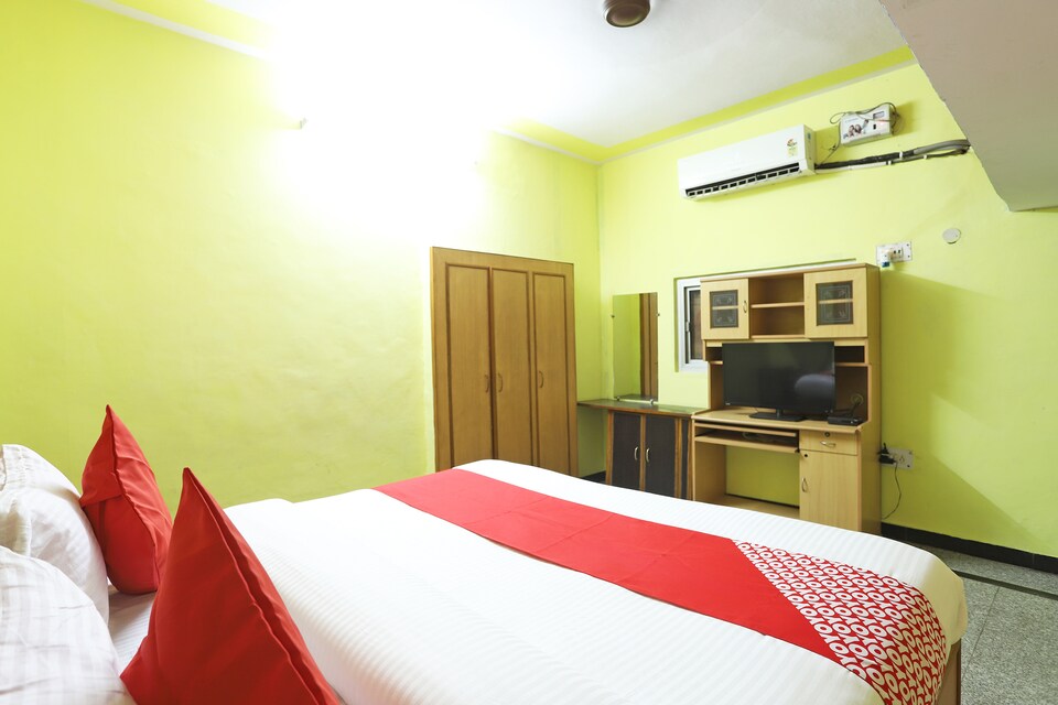 OYO Maheshwari Residency Near Model Town Metro Station, North Delhi, Delhi